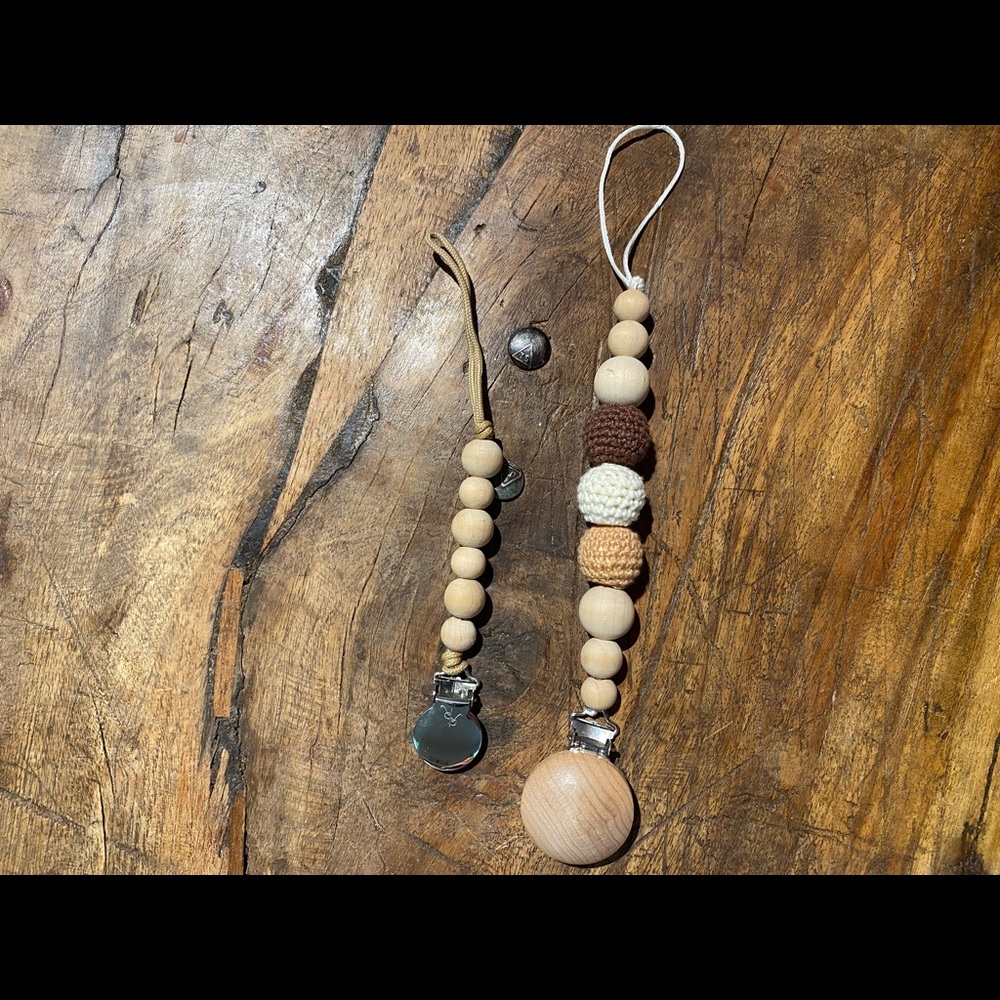 Pacifier clips